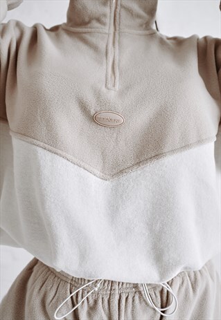 BEIGE AND WHITE FLEECE SWEATSHIRT WITH ZIP UP NECK AND BADGE