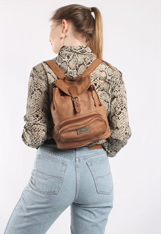 VINTAGE 90S BUCKLE BACKPACK IN SOFT TAN NUBUCK LEATHER