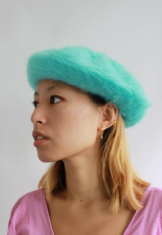 BLUE BUBBLEGUM FLUFFY BERET