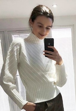 Mock neck cable knit long sleeves cropped jumper in White
