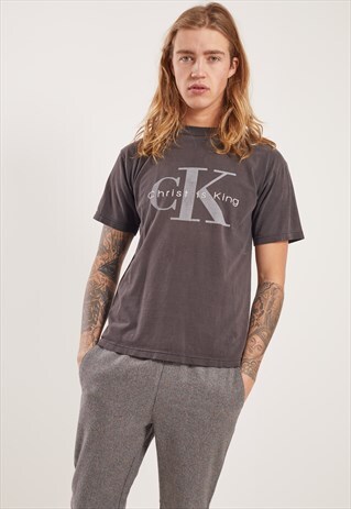 VINTAGE CHRIST IS KING GRAPHIC T-SHIRT