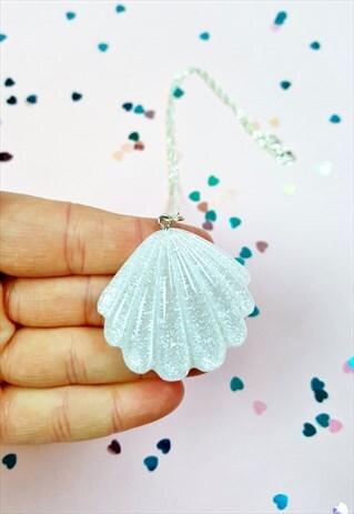 MERMAID WHITE GLITTER SHELL NECKLACE
