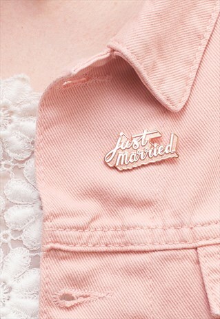 JUST MARRIED - ENAMEL PIN