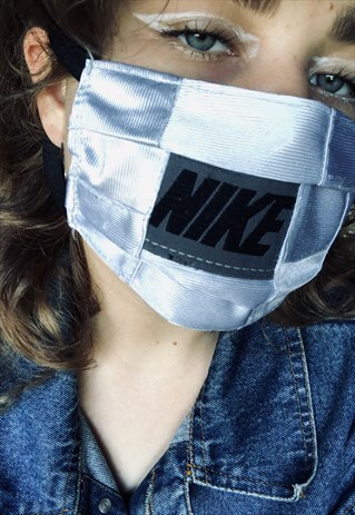 NIKE REWORKED FACE COVERING WITH LOGO. UNISEX