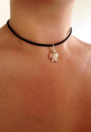 BLACK TURTLE CHOKER