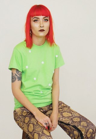 HAND EMBROIDERED DAISY T-SHIRT