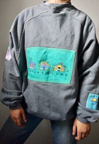 VINTAGE CUTE PLAY HOUSE PATTERNED SWEATSHIRT