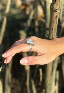 White Seashell Triangle Ring in Sterling Silver 925