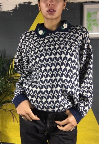BLUE AND WHITE COLLARED WOOL JUMPER