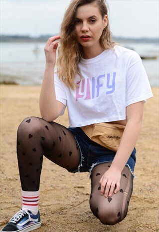 CROPPED T-SHIRT WITH GRAPHIC PRINT.