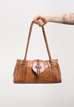 Vintage leather handbag in caramel brown