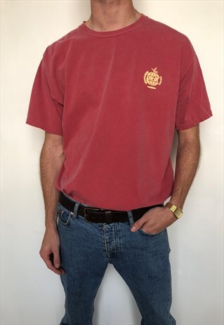 ESSENTIALS VINTAGE 'WORLDWIDE' TEE - CRIMSON