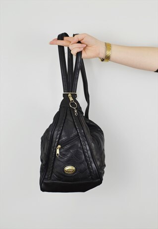 ZIP UP STRAP BACKPACK