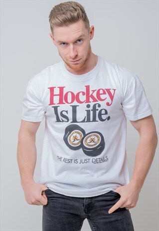 VINTAGE HOCKEY GRAPHIC T-SHIRT IN WHITE LARGE