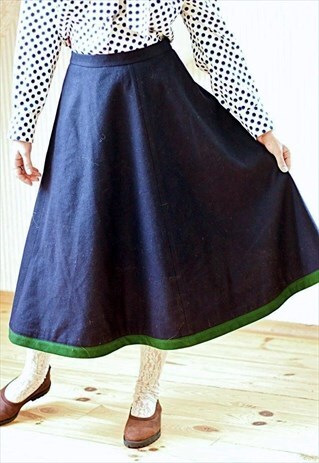 NAVY VINTAGE WOOL SKIRT