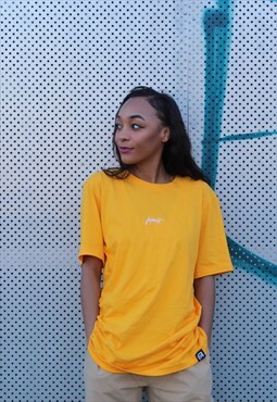 Short sleeved T-shirt in yellow with embroidery signature 