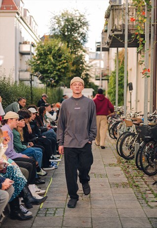 GRADUATION MOCKNECK LONGSLEEVE GREY