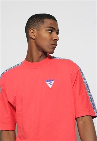 VINTAGE DIADORA T-SHIRT TAPE LOGO RED