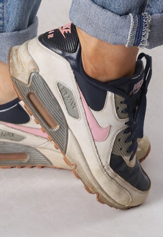 NIKE AIR MAX TRAINERS UK 5.5. US 6Y (ECL)