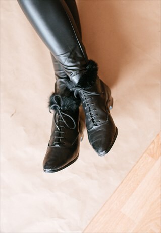 VINTAGE 90S LEATHER LACE UPS