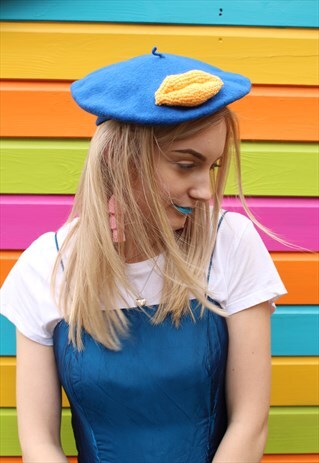 VINTAGE FESTIVAL BRIGHT BLUE WOOL BERET WITH YELLOW LIPS