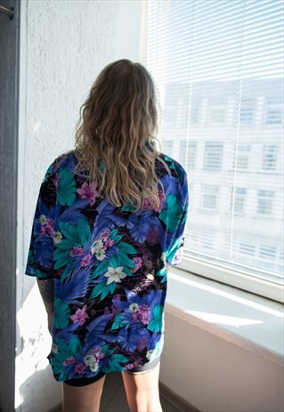 VINTAGE 70'S MULTICOLOUR FLOWER PRINT SHORT SLEEVED BLOUSE