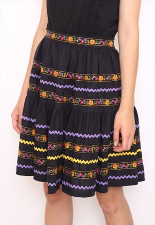 VINTAGE 70S BLACK FLORAL EMBROIDERED GATHERED MINI SKIRT