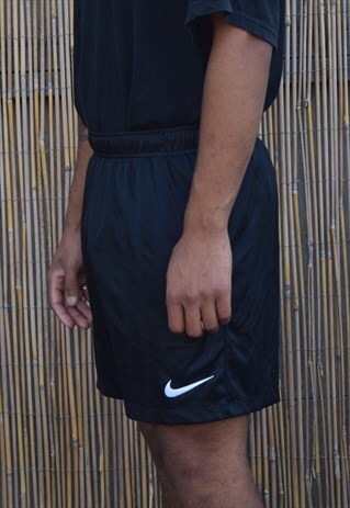 VINTAGE NIKE SHORTS