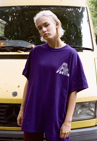 SHORT SLEEVED T-SHIRT IN PURPLE WITH DESIRE PRINT