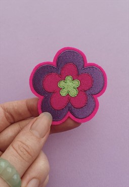embroidered groovy flower iron-on patch
