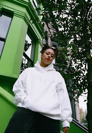 WHITE HEAVYWEIGHT HOODIE WITH WOVEN LABEL DETAILS