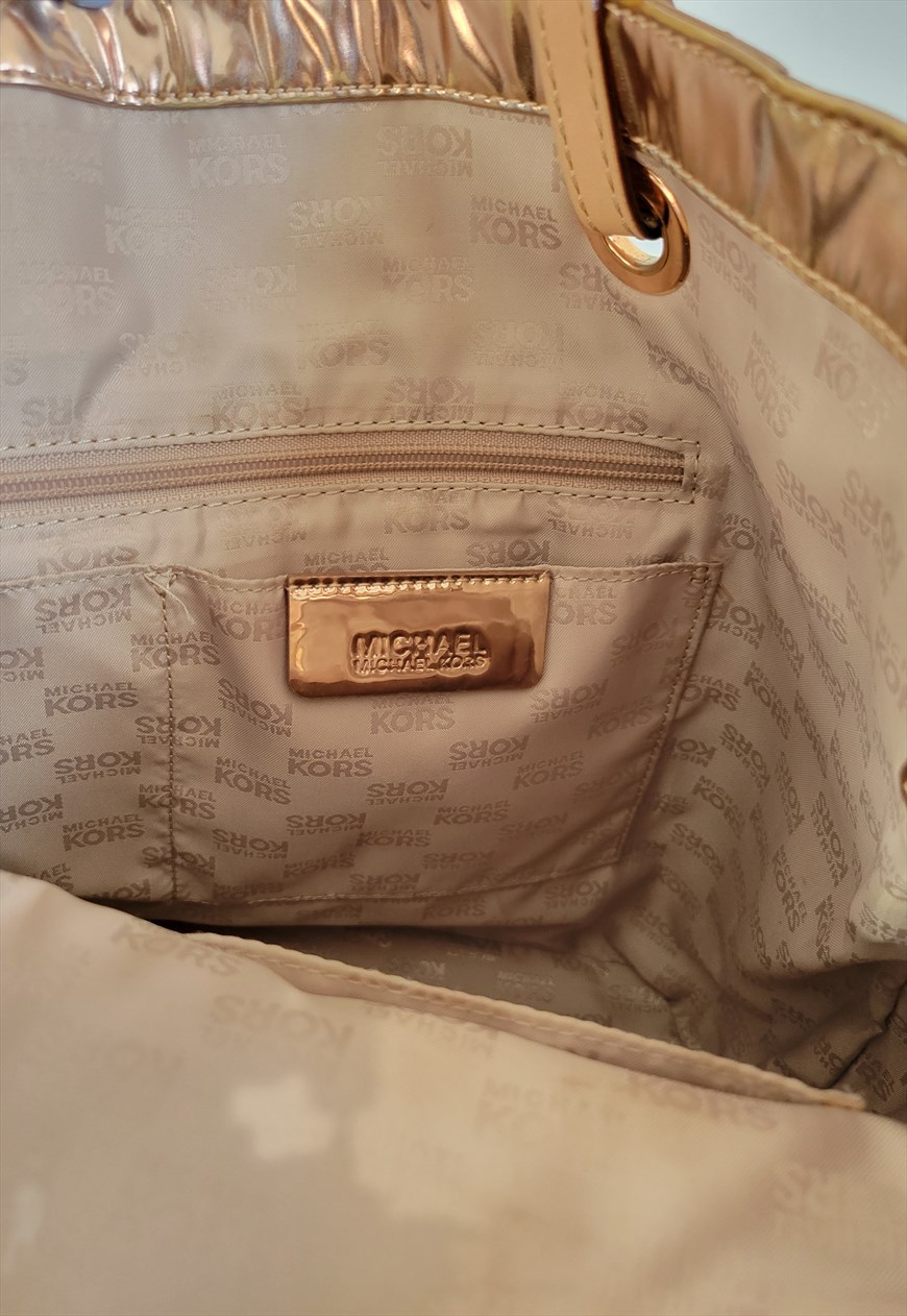 Michael kors monogram on sale tote gold