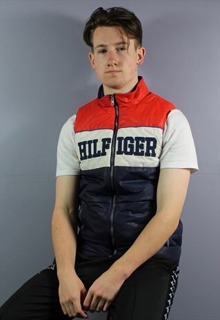 VINTAGE TOMMY HILFIGER GILET IN NAVY WITH EMBROIDERED FELT L