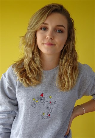 UNISEX SWEATSHIRT IN GREY WITH XMAS SHARK EMBROIDERY