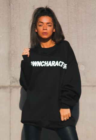 OC FEMALE FONT SWEATSHIRT - BLACK