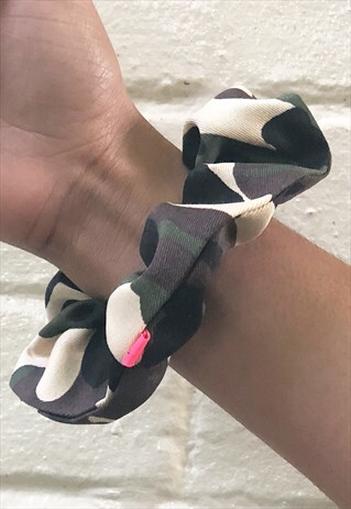 ARMY GREEN CAMO PRINT HAIR SCRUNCHIE