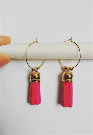 THE ABSTRACT BEE HOOP EARRING IN GOLD WITH PINK TASSEL