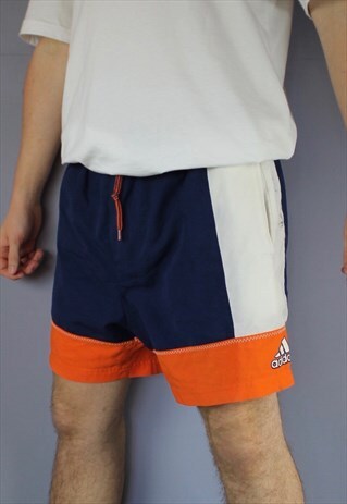 VINTAGE ADIDAS SHORTS IN NAVY WITH POCKETS, PRINTED LOGO AND