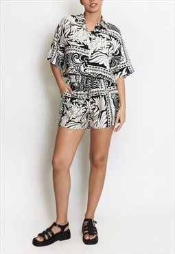 Leaf Print Blouse And Shorts Set In Black