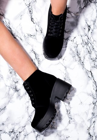 HOTHEAD LACE UP CLEATED SOLE PLATFORM BLOCK HEEL ANKLE BOOTS
