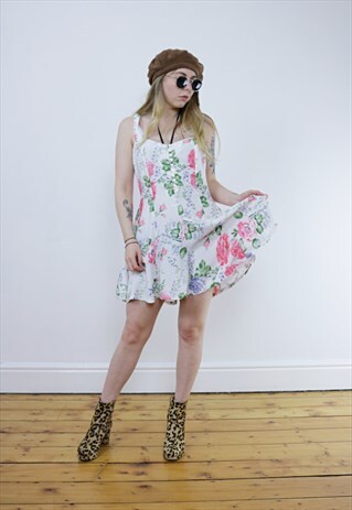 VINTAGE 90'S FLORAL WHITE STRAPPY SUMMER PLAYSUIT