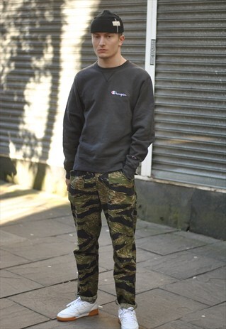 VINTAGE CHAMPION SPELL OUT LOGO SWEATER