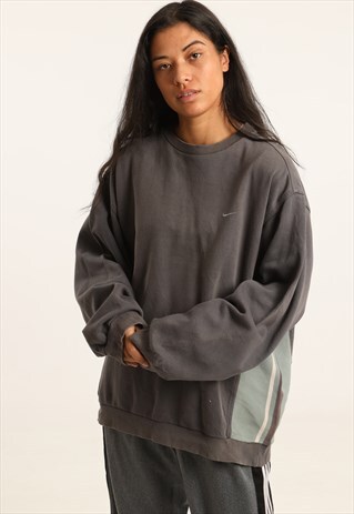 VINTAGE NIKE EMBROIDERED LOGO SWEATSHIRT