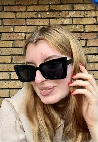 BLACK OVERSIZED RETRO SUNGLASSES