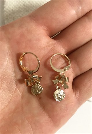 GOLD COIN & BOW HOOPS