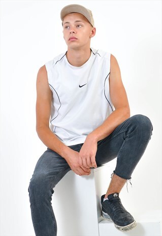 VINTAGE NIKE JERSEY IN WHITE
