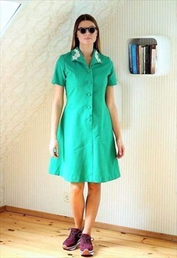 Rich bright green vintage dress with embroideries on collar