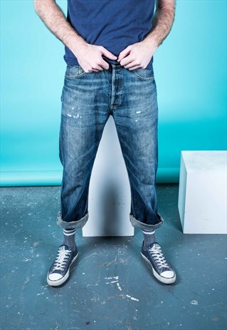 VINTAGE LEVI'S 501 JEANS IN BLUE WITH RIPS