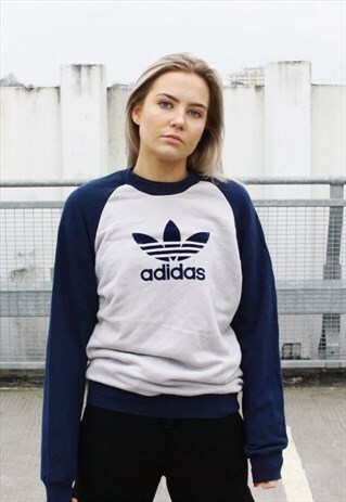 VINTAGE ADIDAS SWEATSHIRT