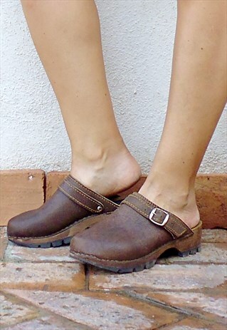 VINTAGE LEATHER CLOGS